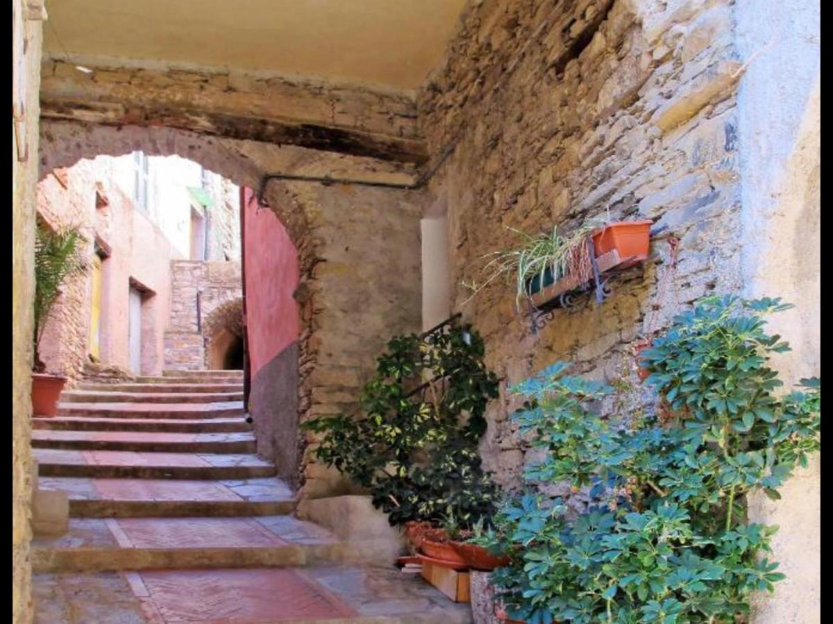 Casa Ginni Con Piscina E Giardino Caravonica Exteriör bild